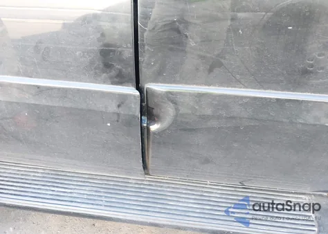 2000 Cadillac Escalade Standard from USA, damaged, VIN 1GYEK13R4YR107747